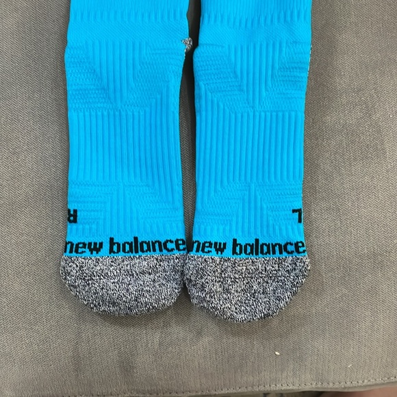 NWOT New Balance Turquoise & Charcoal Crew Running Athletic Socks - Picture 3 of 3